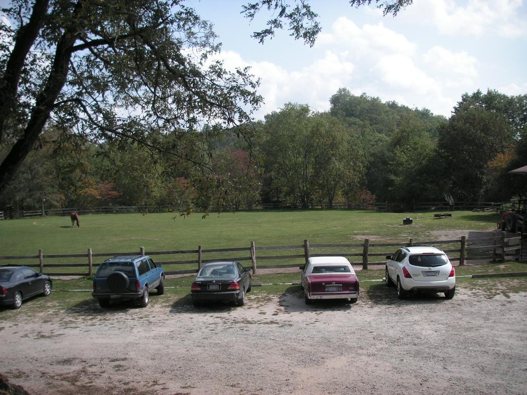 Arrowmont Stables & Cabins Cullowhee Esterno foto