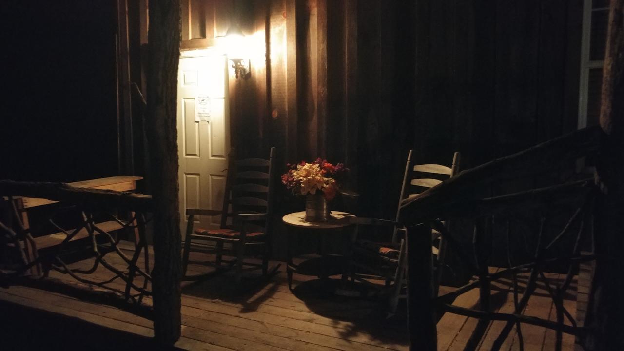 Arrowmont Stables & Cabins Cullowhee Esterno foto